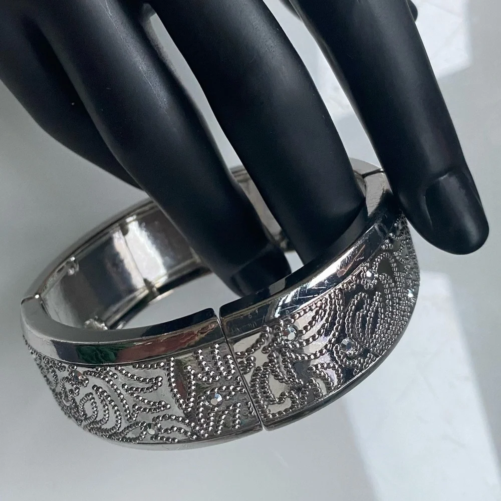 Vintage Chico's Regan Stretch Bracelet Rhinestone Silver Toned 7.5